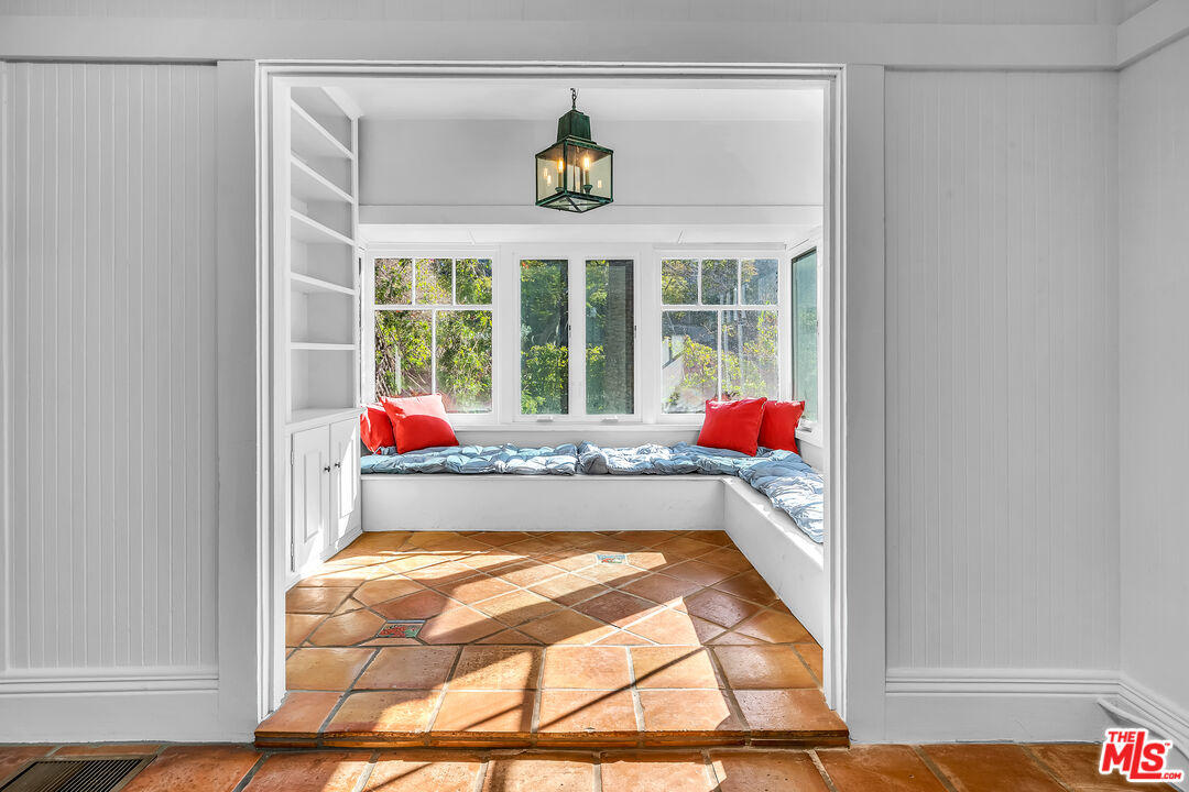 37 Breeze Ave