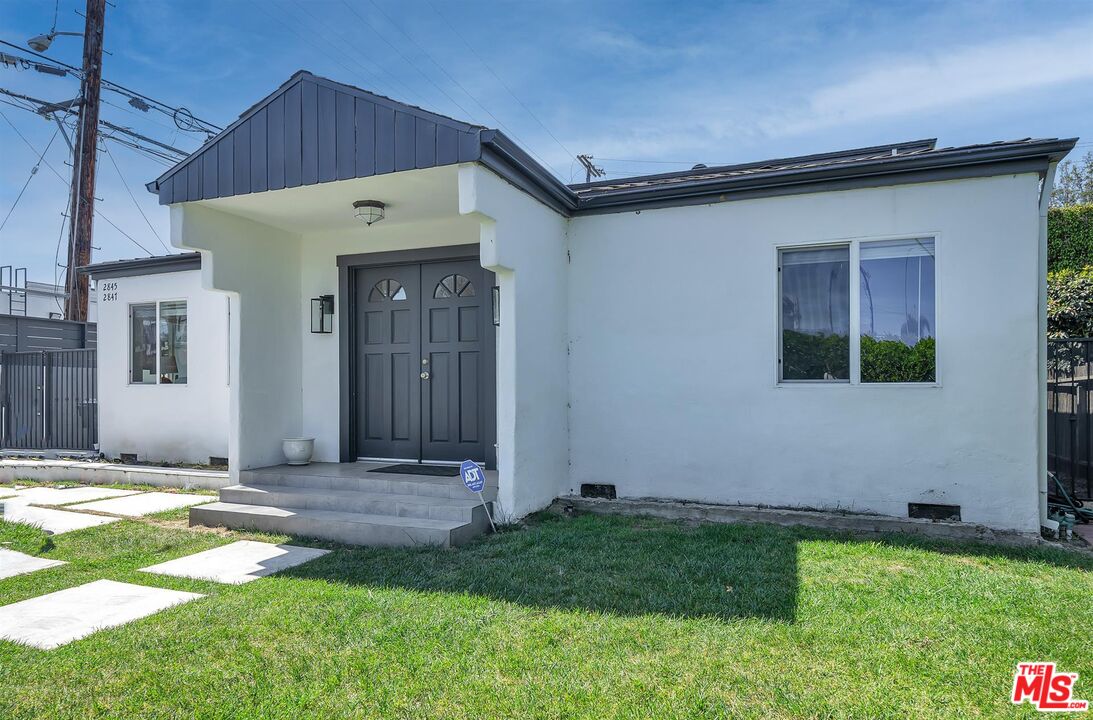 2845 S BARRINGTON AVE