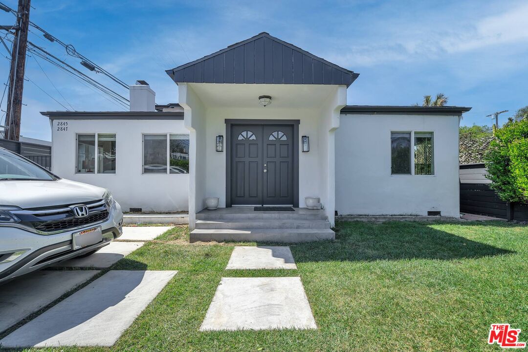 2845 S BARRINGTON AVE