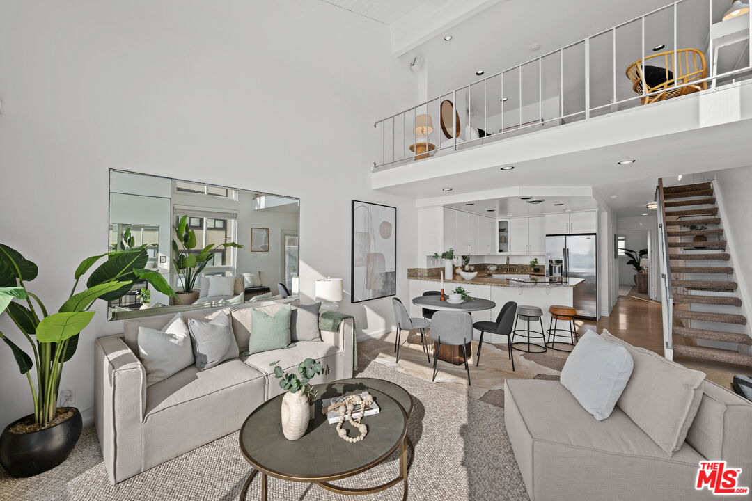 615 Esplanade Unit: 401