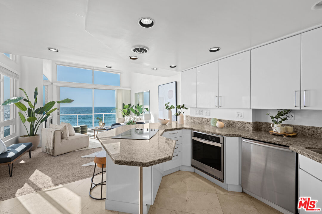 615 Esplanade Unit: 401