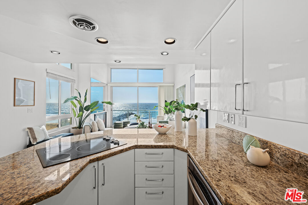 615 Esplanade Unit: 401