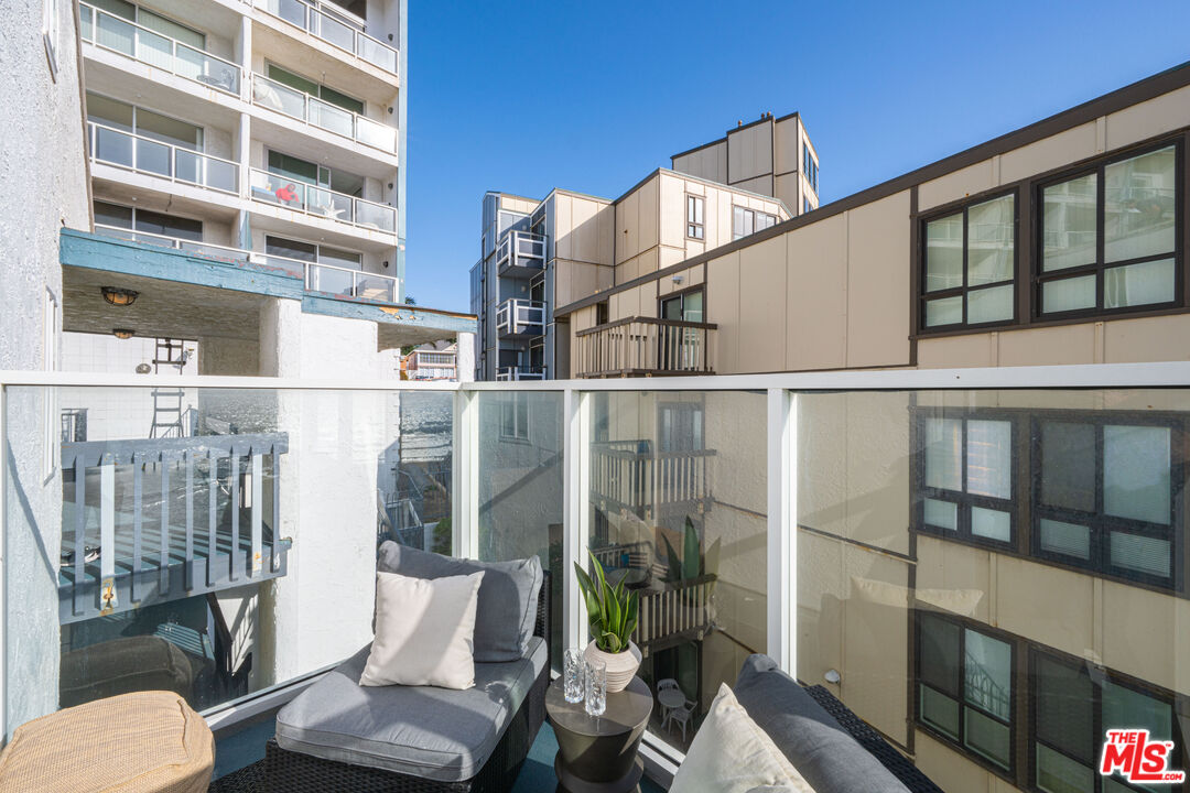 615 Esplanade Unit: 401