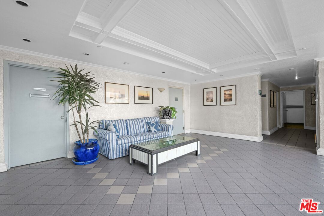 615 Esplanade Unit: 401