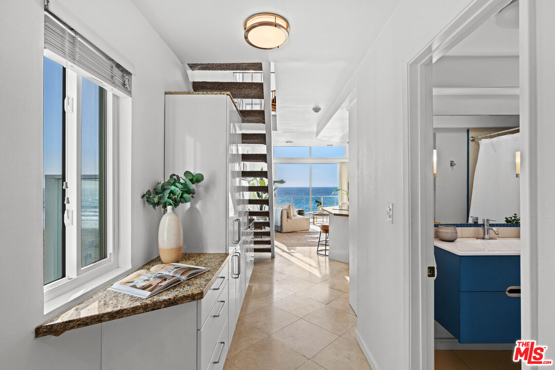 615 Esplanade Unit: 401