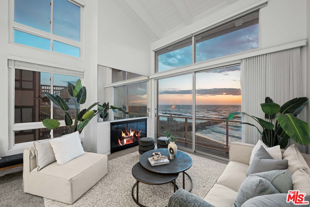 615 Esplanade Unit: 401