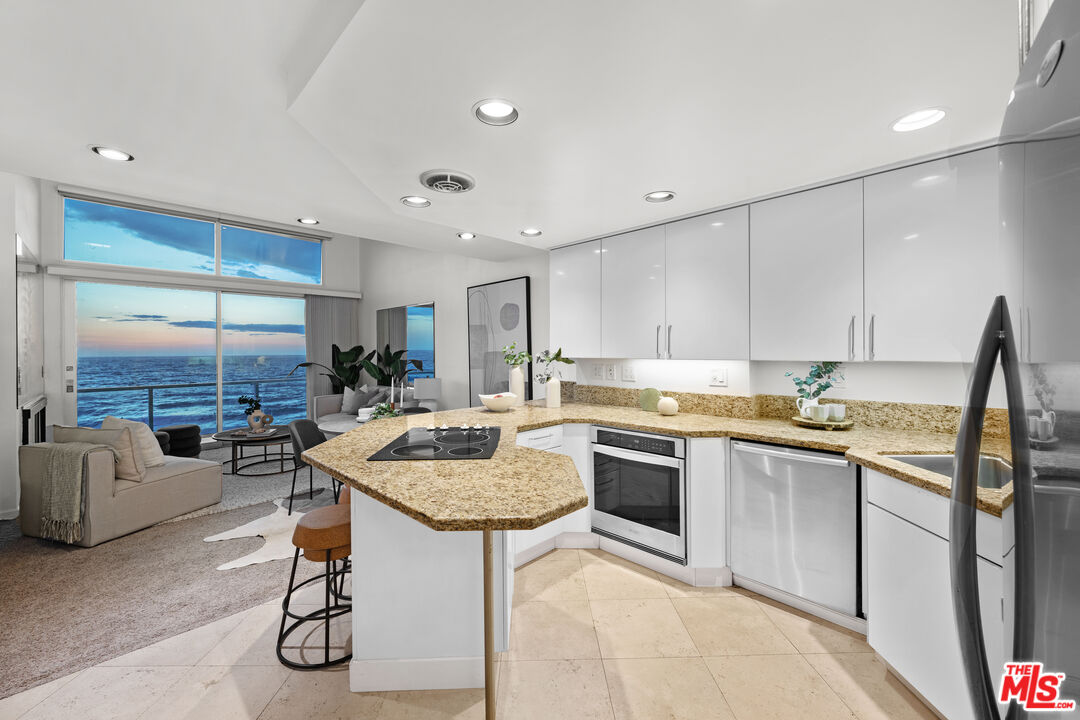 615 Esplanade Unit: 401