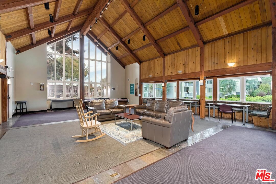 6415 Green Valley Cir Unit: 313