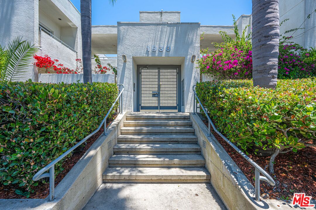 1930 Purdue Ave Unit: 3