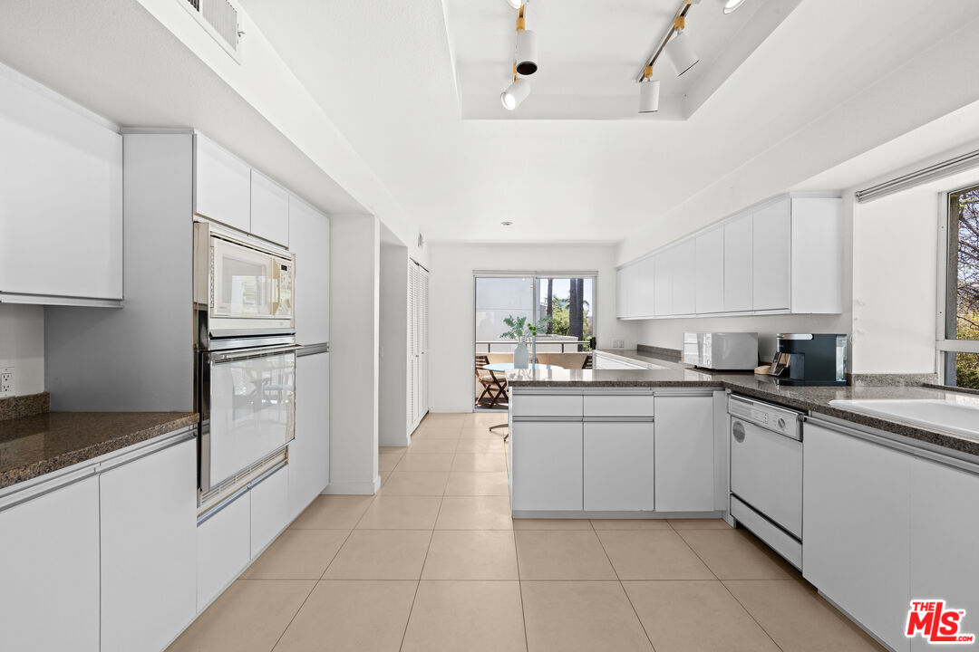 1930 Purdue Ave Unit: 3