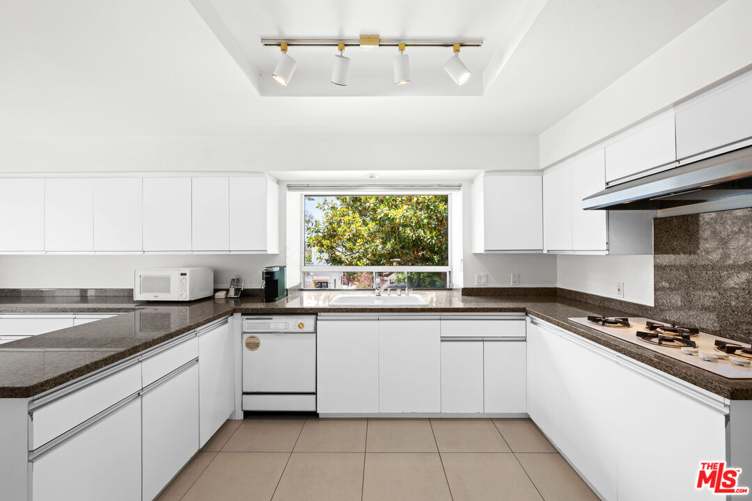 1930 Purdue Ave Unit: 3