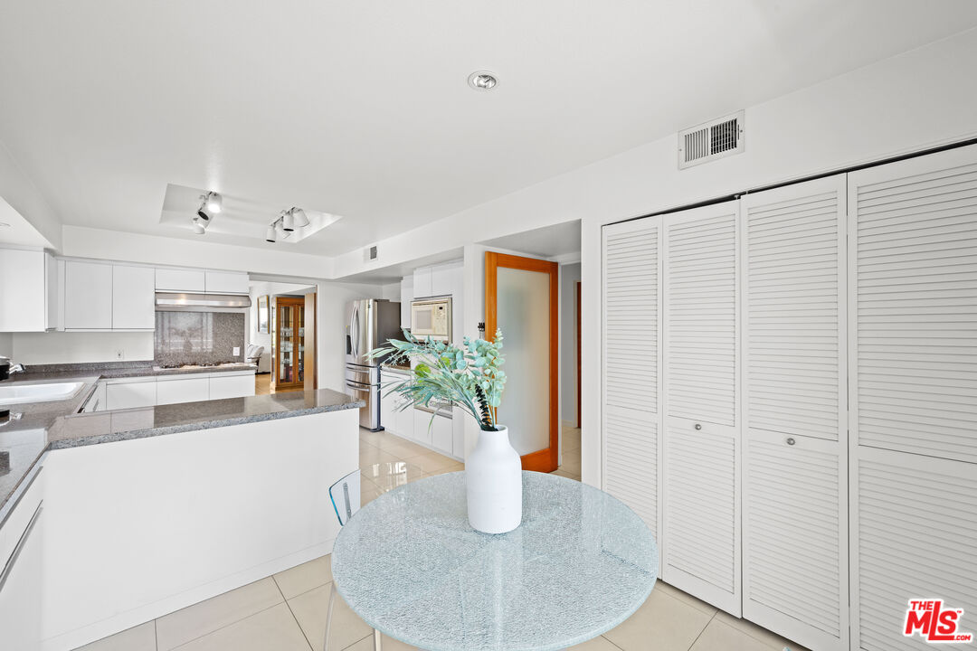1930 Purdue Ave Unit: 3