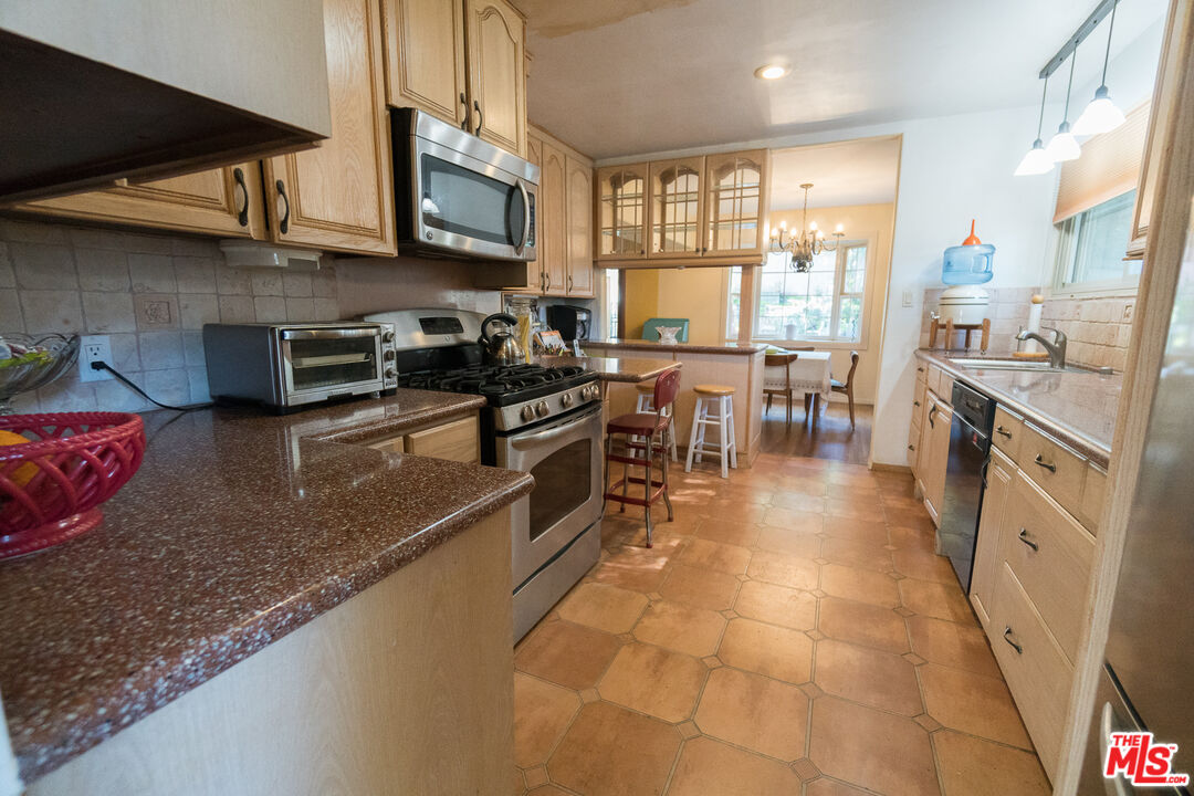 7248 W 88th Pl