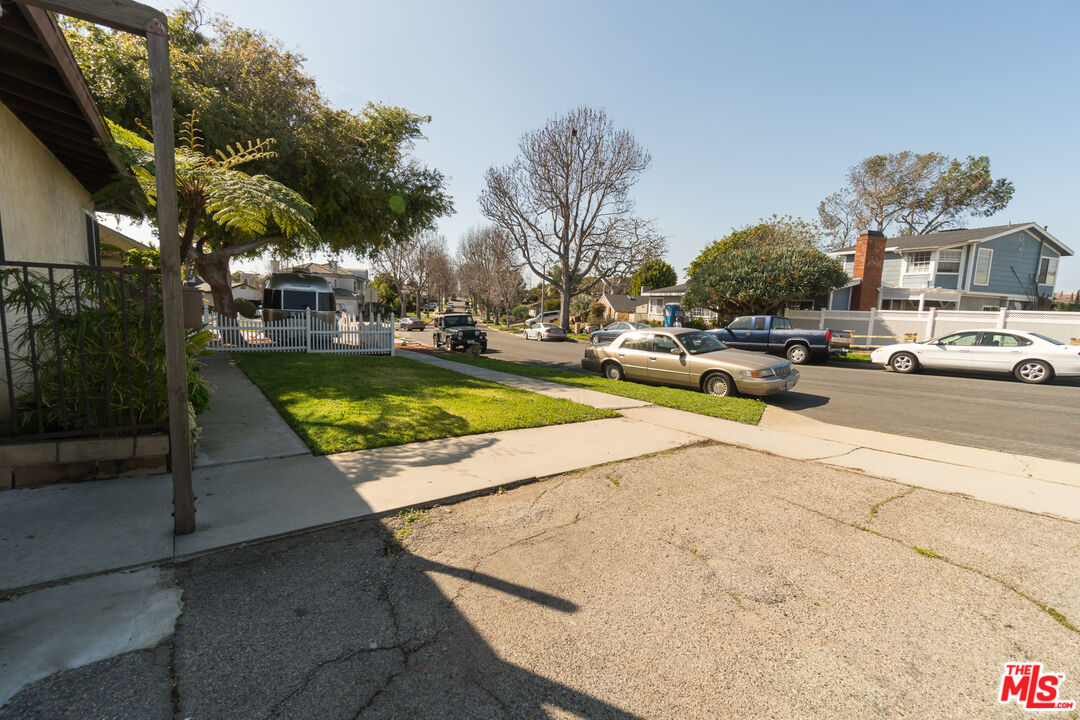 7248 W 88th Pl