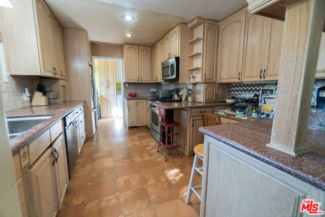 7248 W 88th Pl