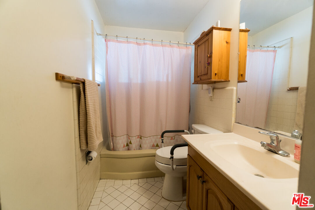 7248 W 88th Pl