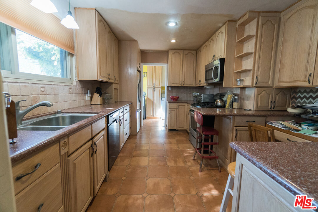 7248 W 88th Pl