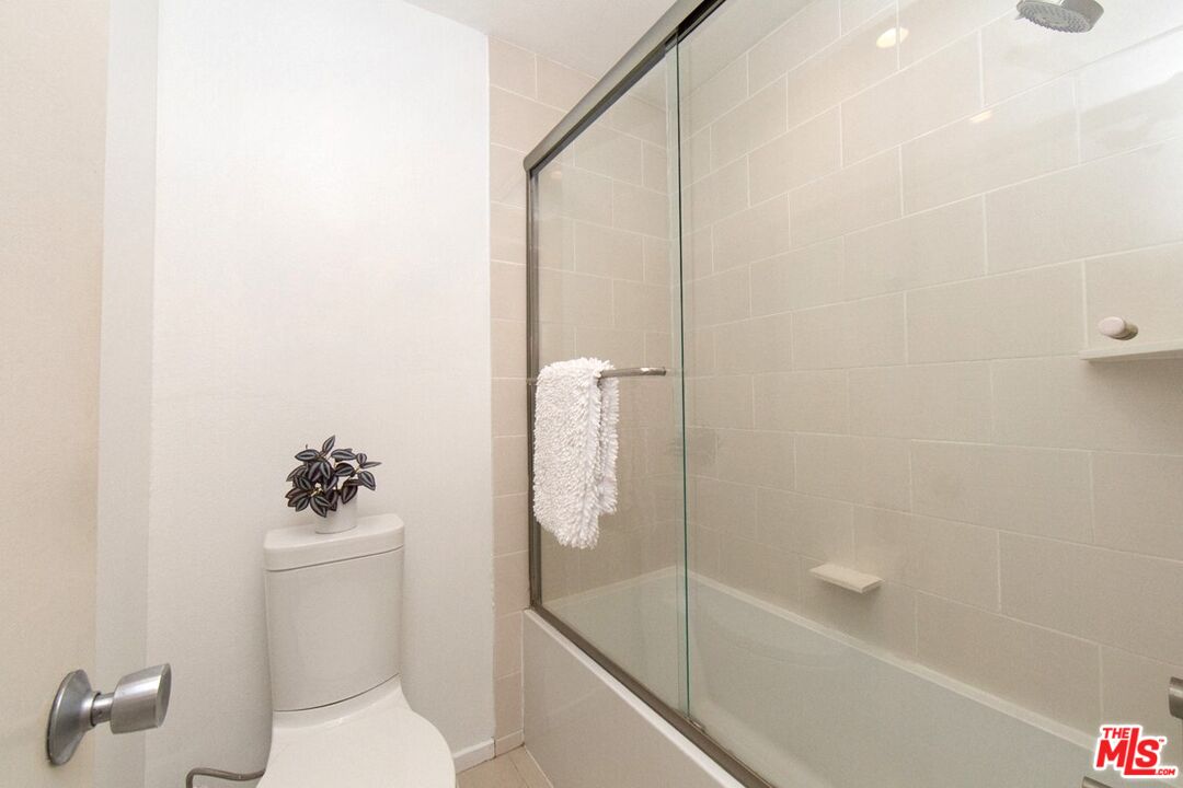 5950 Canterbury Dr Unit: C216