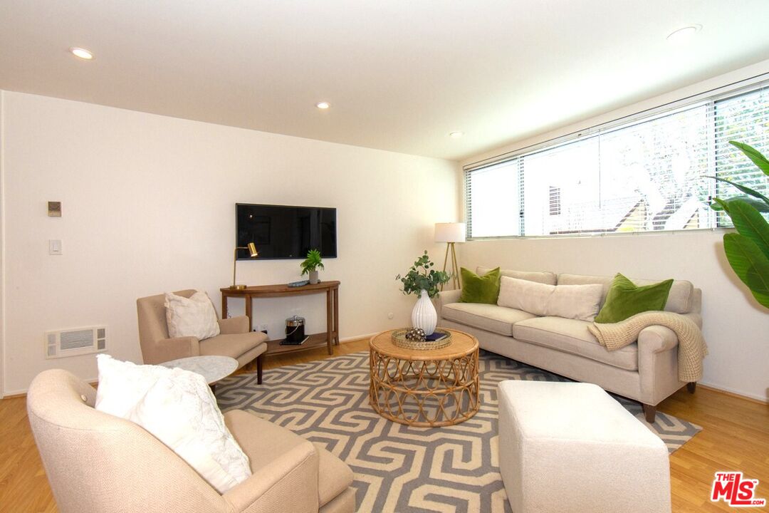 5950 Canterbury Dr Unit: C216