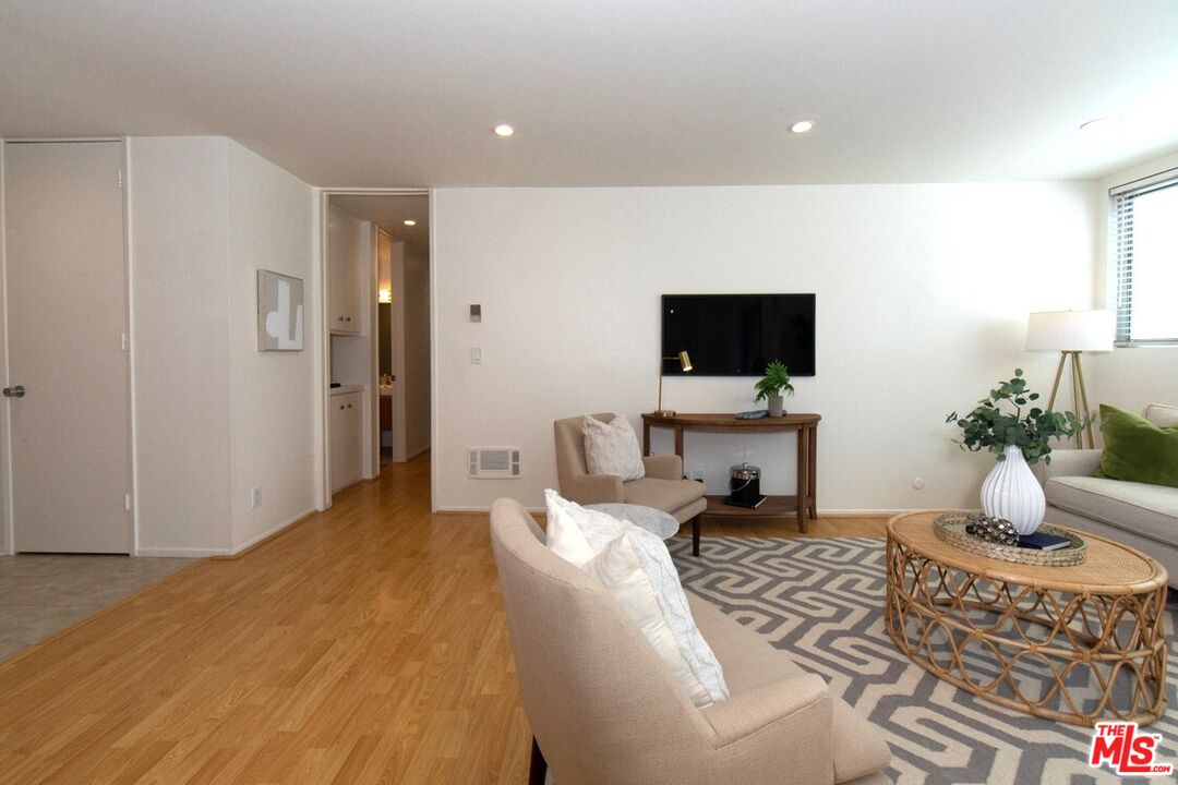 5950 Canterbury Dr Unit: C216