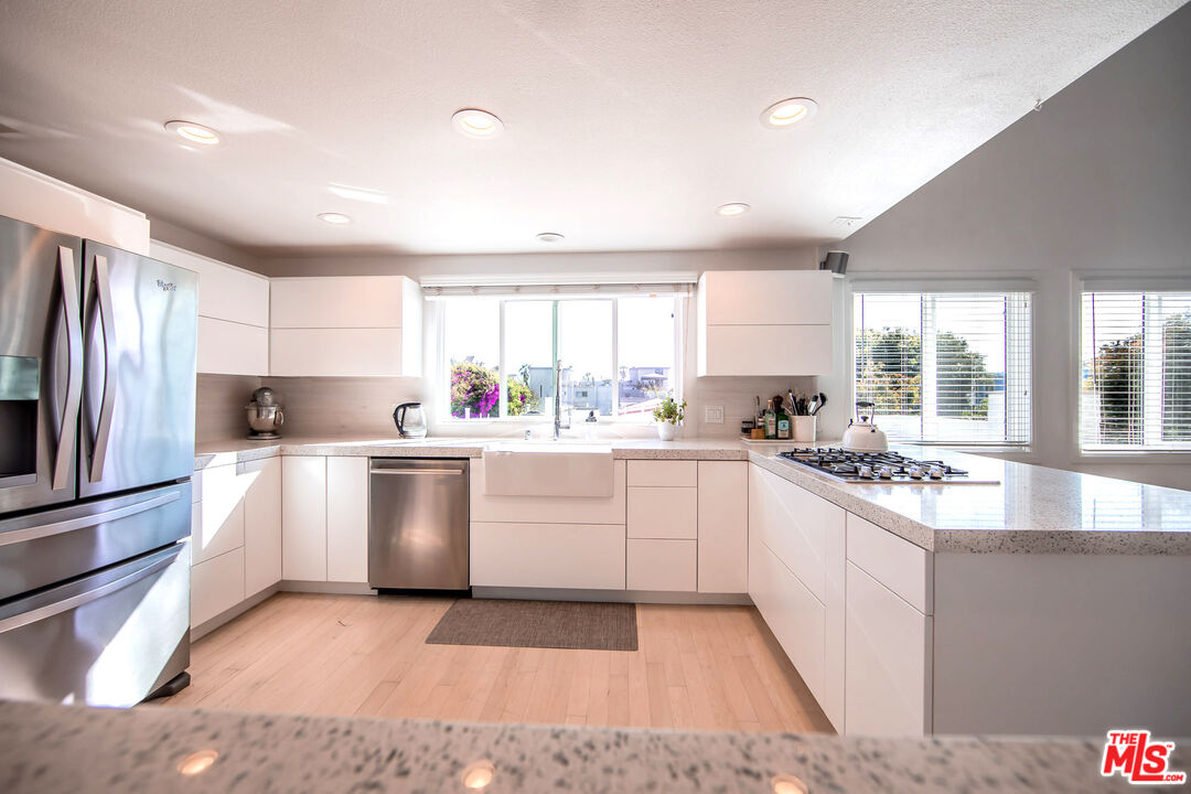 36 ANCHORAGE ST Unit: Penthouse