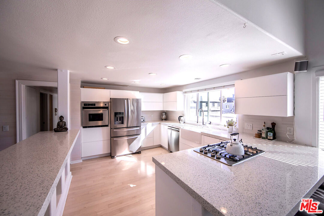 36 ANCHORAGE ST Unit: Penthouse