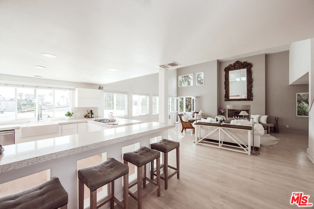 36 ANCHORAGE ST Unit: Penthouse