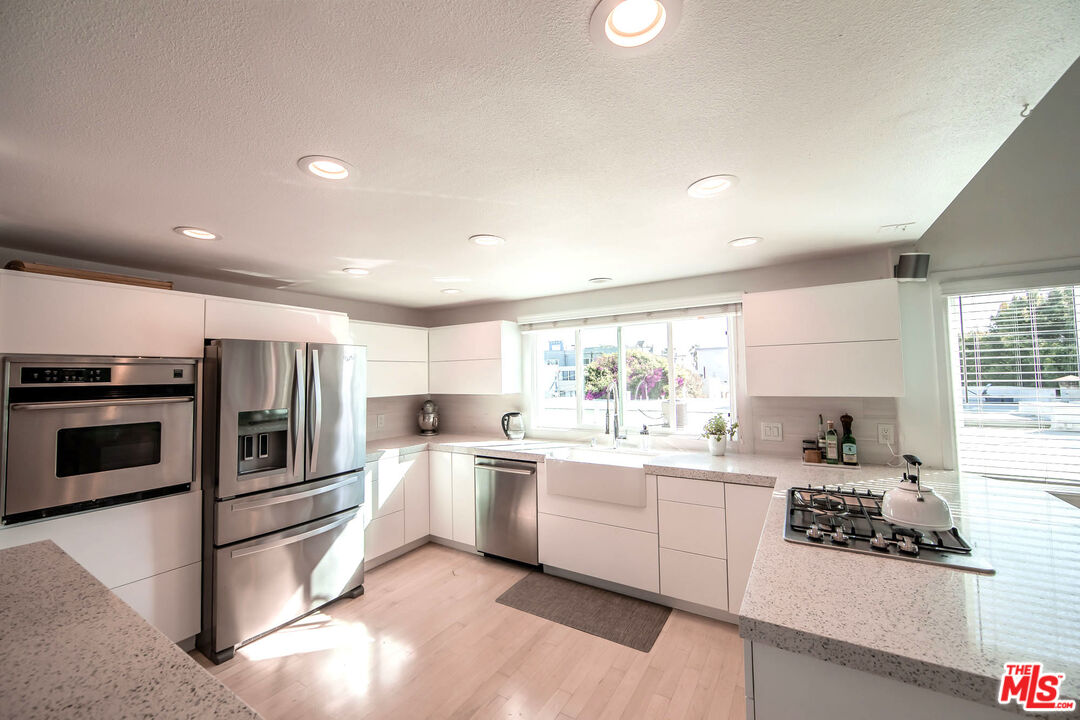 36 ANCHORAGE ST Unit: Penthouse