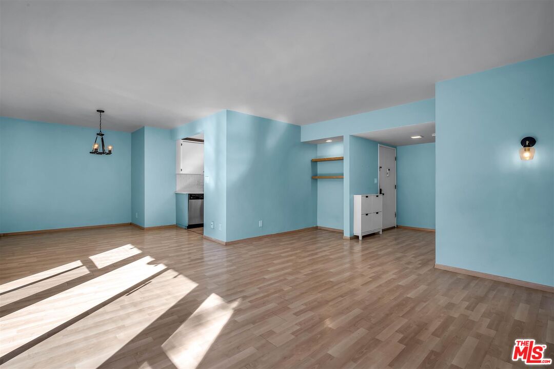 5651 Windsor Way Unit: 102