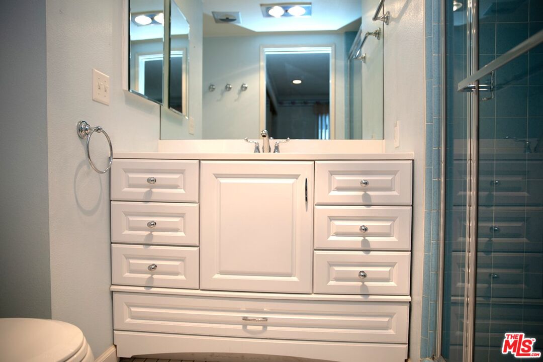 5650 Sumner Way Unit: 207