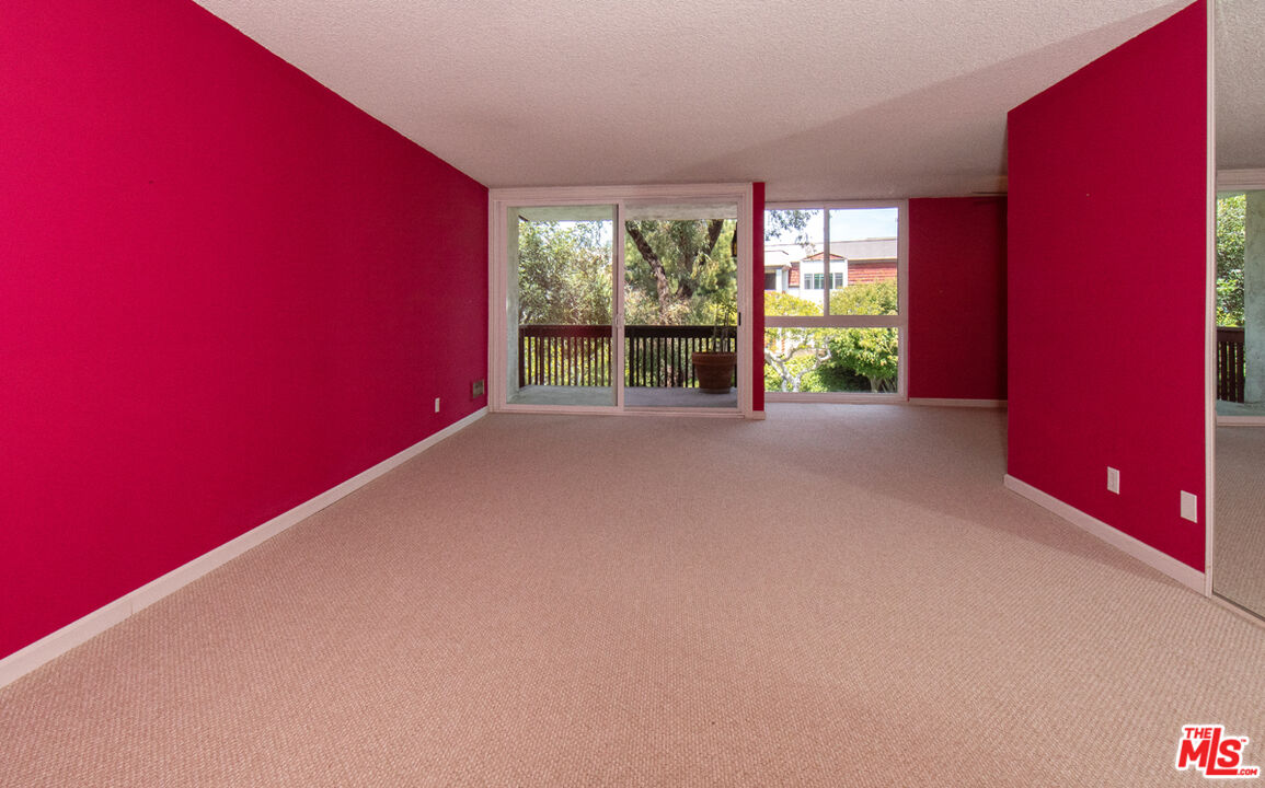 5650 Sumner Way Unit: 207