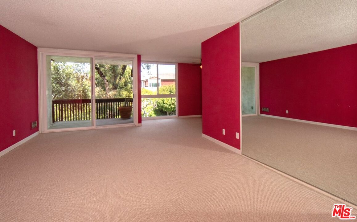 5650 Sumner Way Unit: 207