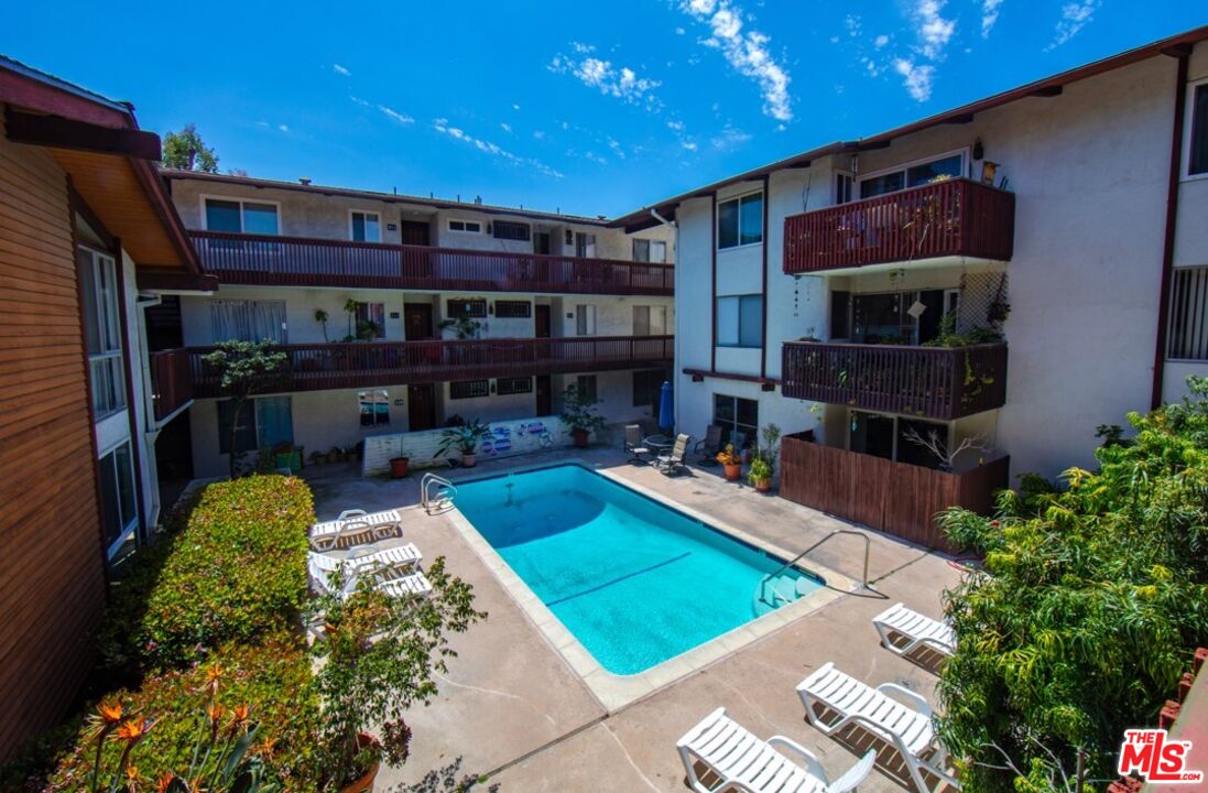 5650 Sumner Way Unit: 207