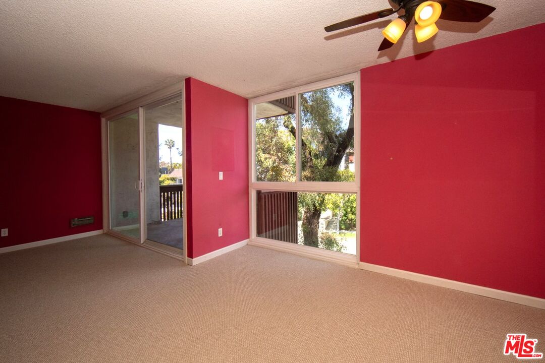 5650 Sumner Way Unit: 207