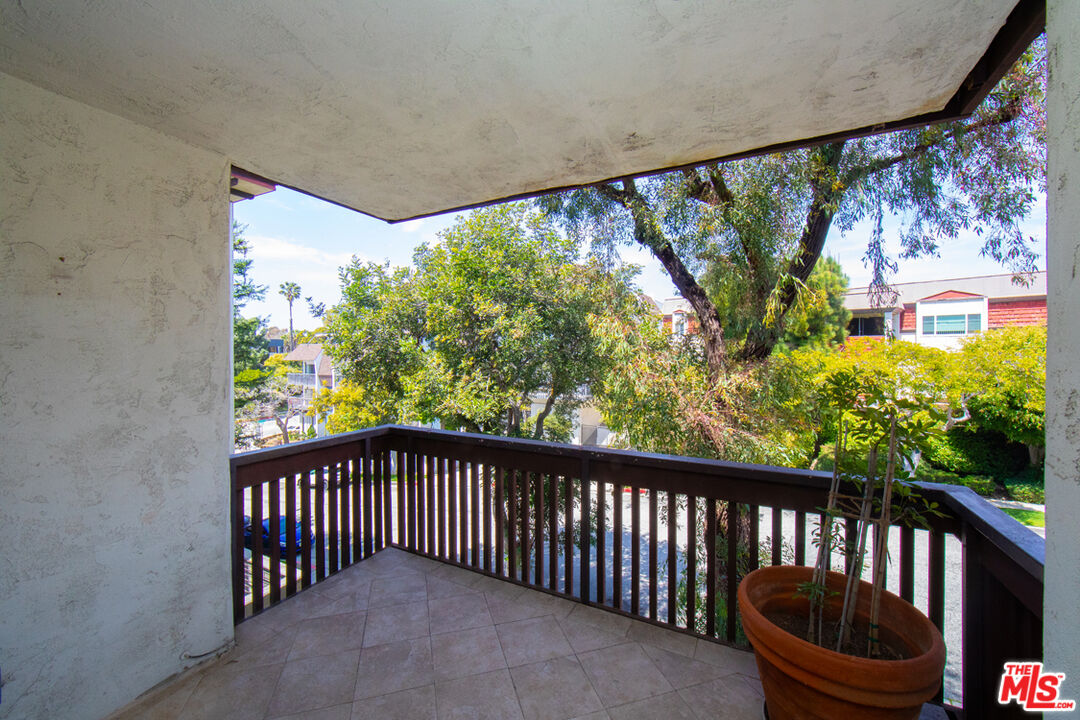 5650 Sumner Way Unit: 207