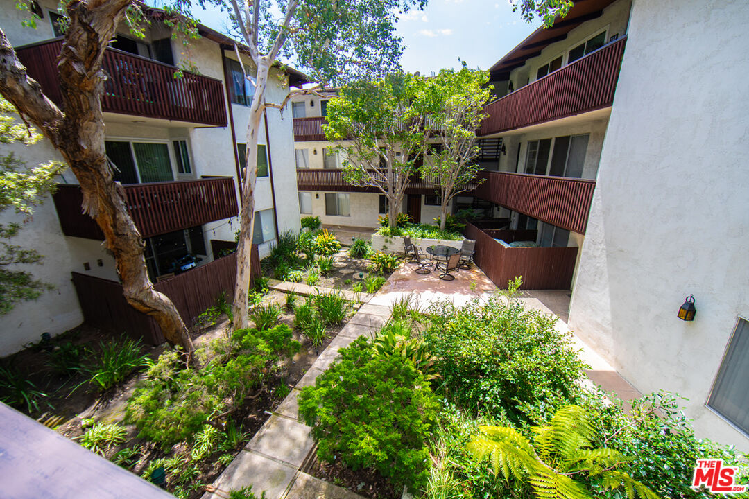 5650 Sumner Way Unit: 207