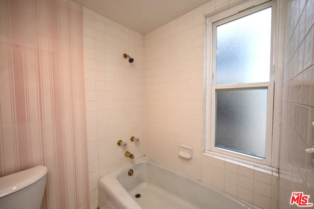 5650 Sumner Way Unit: 207