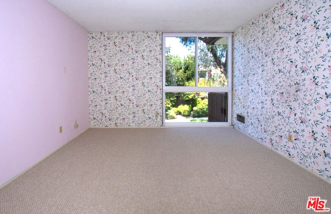 5650 Sumner Way Unit: 207