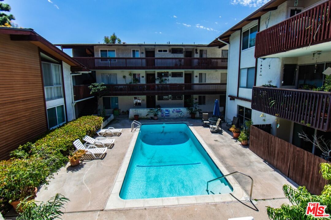 5650 Sumner Way Unit: 207