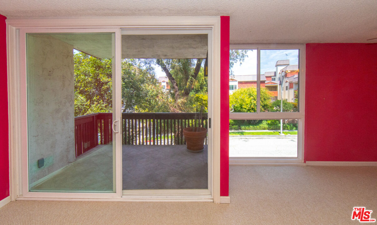 5650 Sumner Way Unit: 207