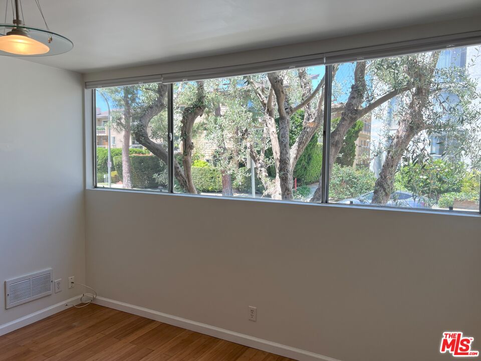 6050 Canterbury Dr Unit: F111