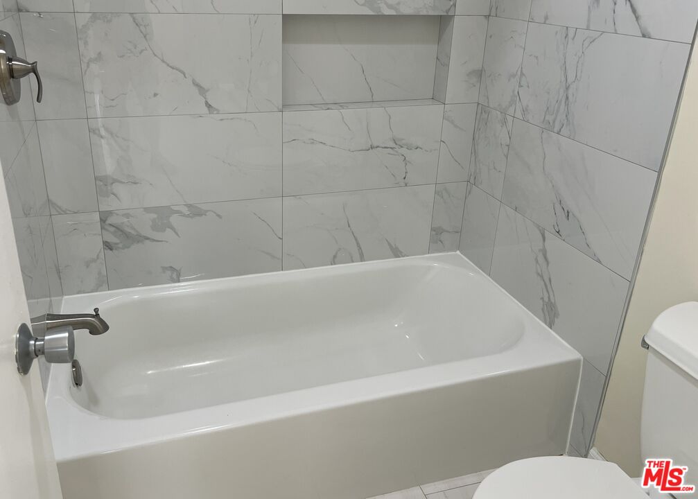 6050 Canterbury Dr Unit: F111