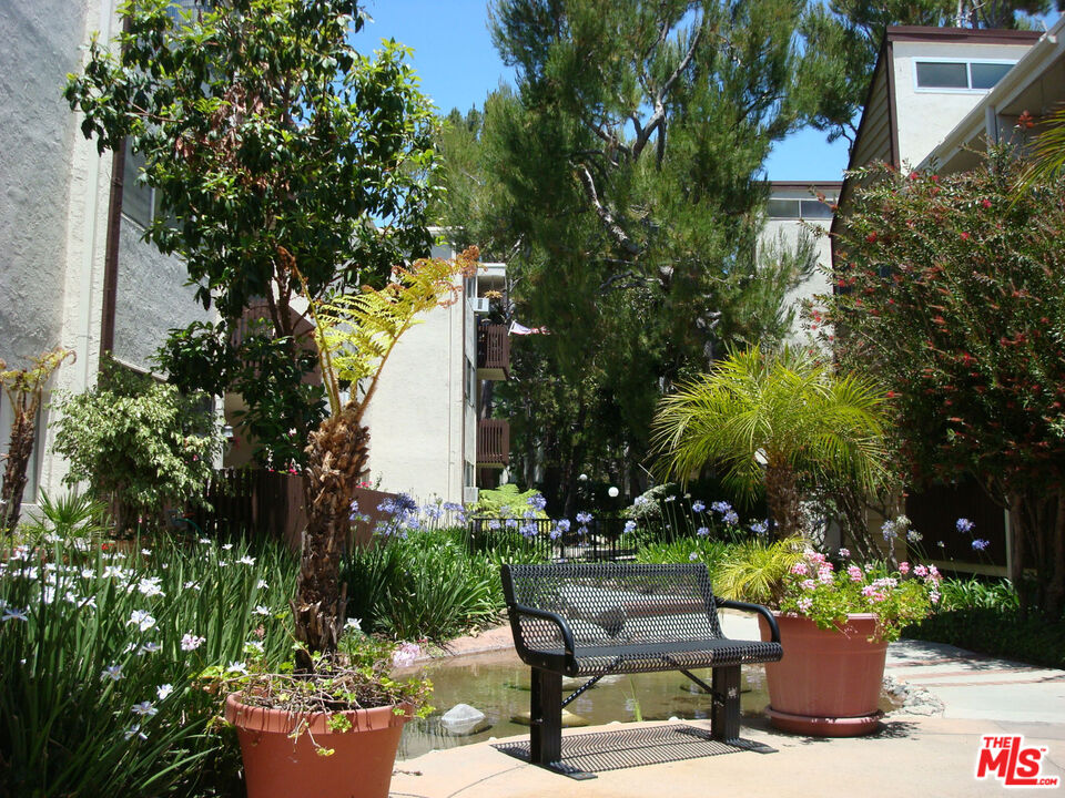 6050 Canterbury Dr Unit: F111