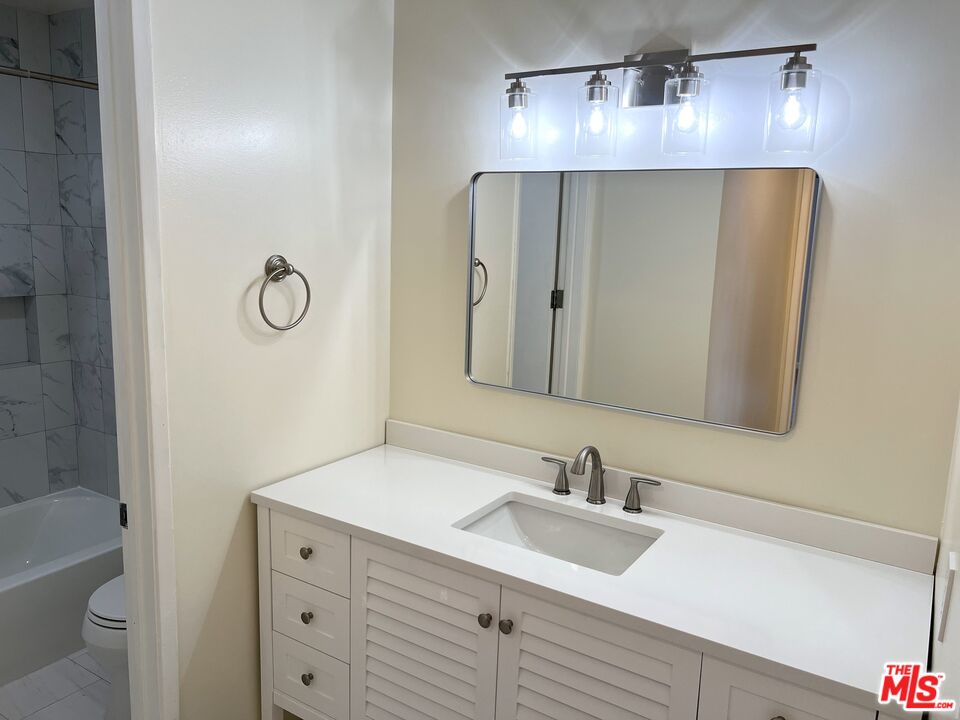 6050 Canterbury Dr Unit: F111