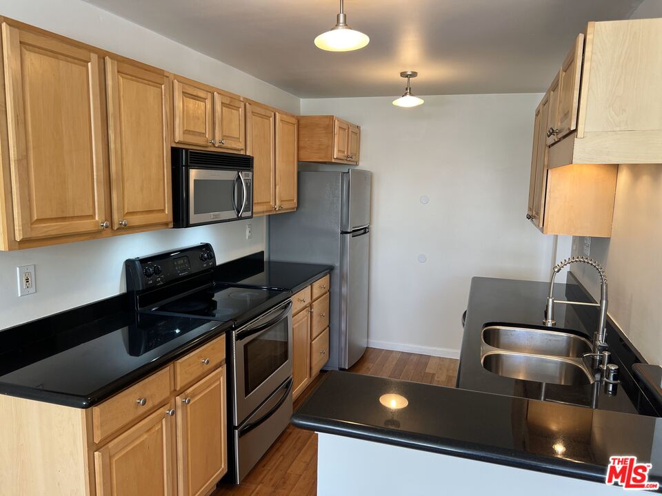 6050 Canterbury Dr Unit: F111