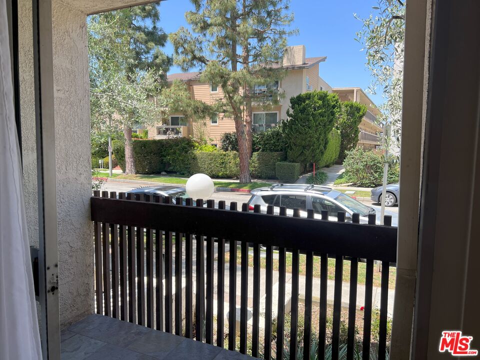 6050 Canterbury Dr Unit: F111