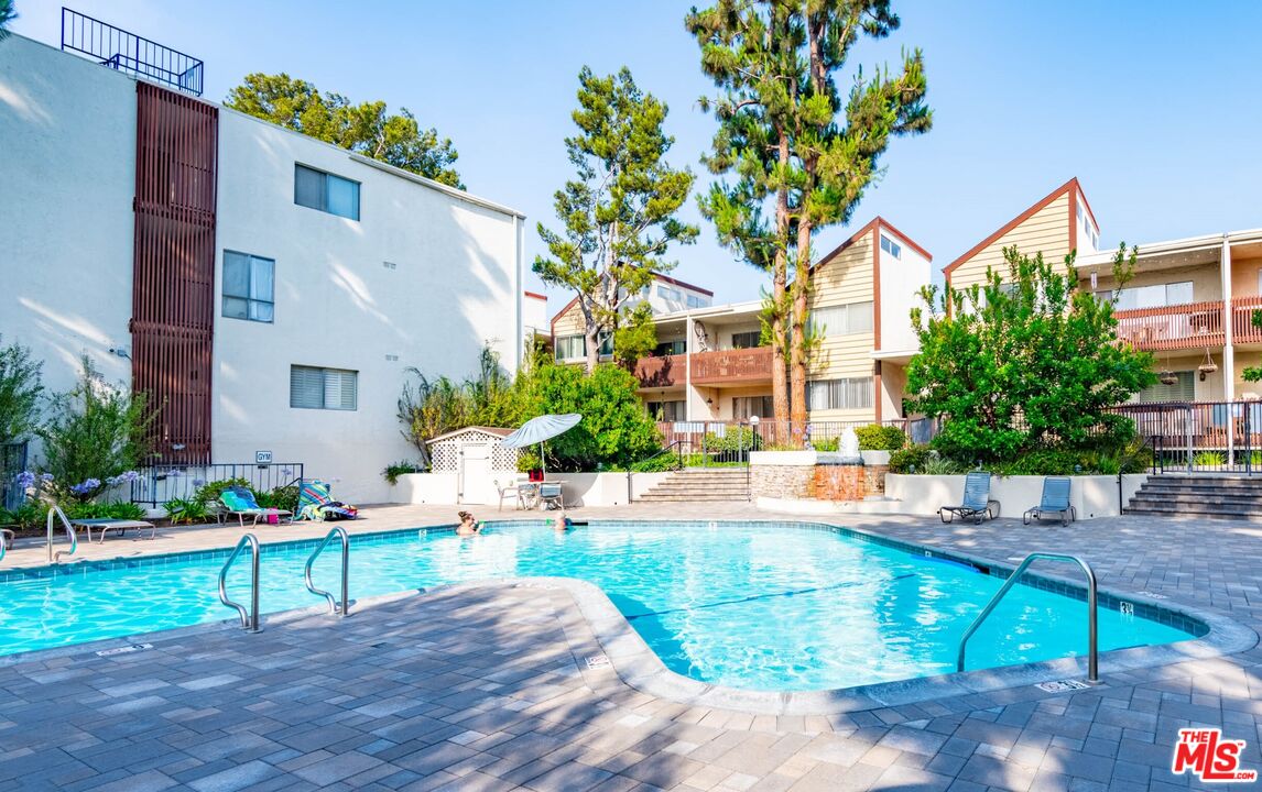 6050 Canterbury Dr Unit: F111