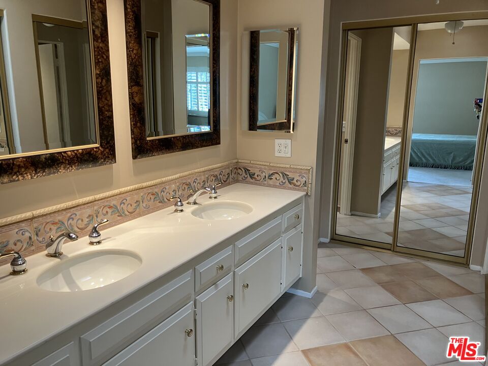 4315 Redwood Ave Unit: 1