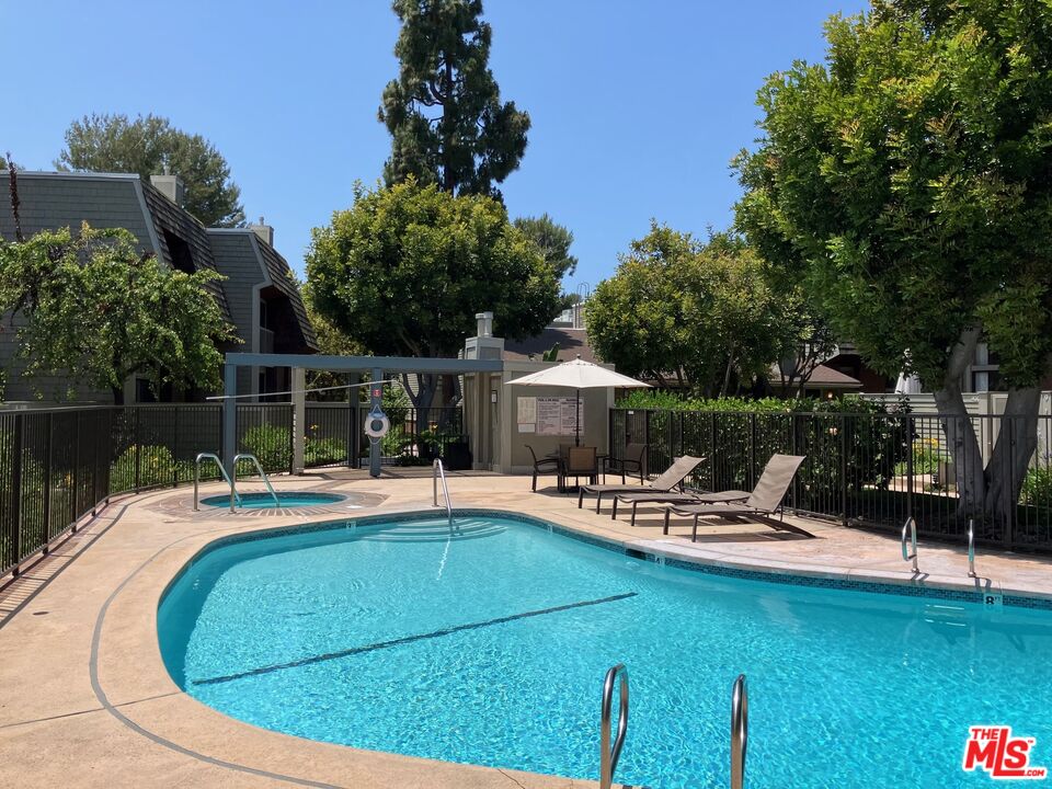 4315 Redwood Ave Unit: 1