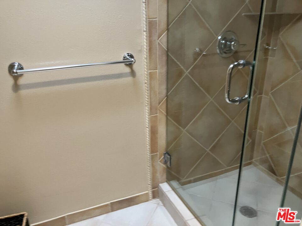 4315 Redwood Ave Unit: 1